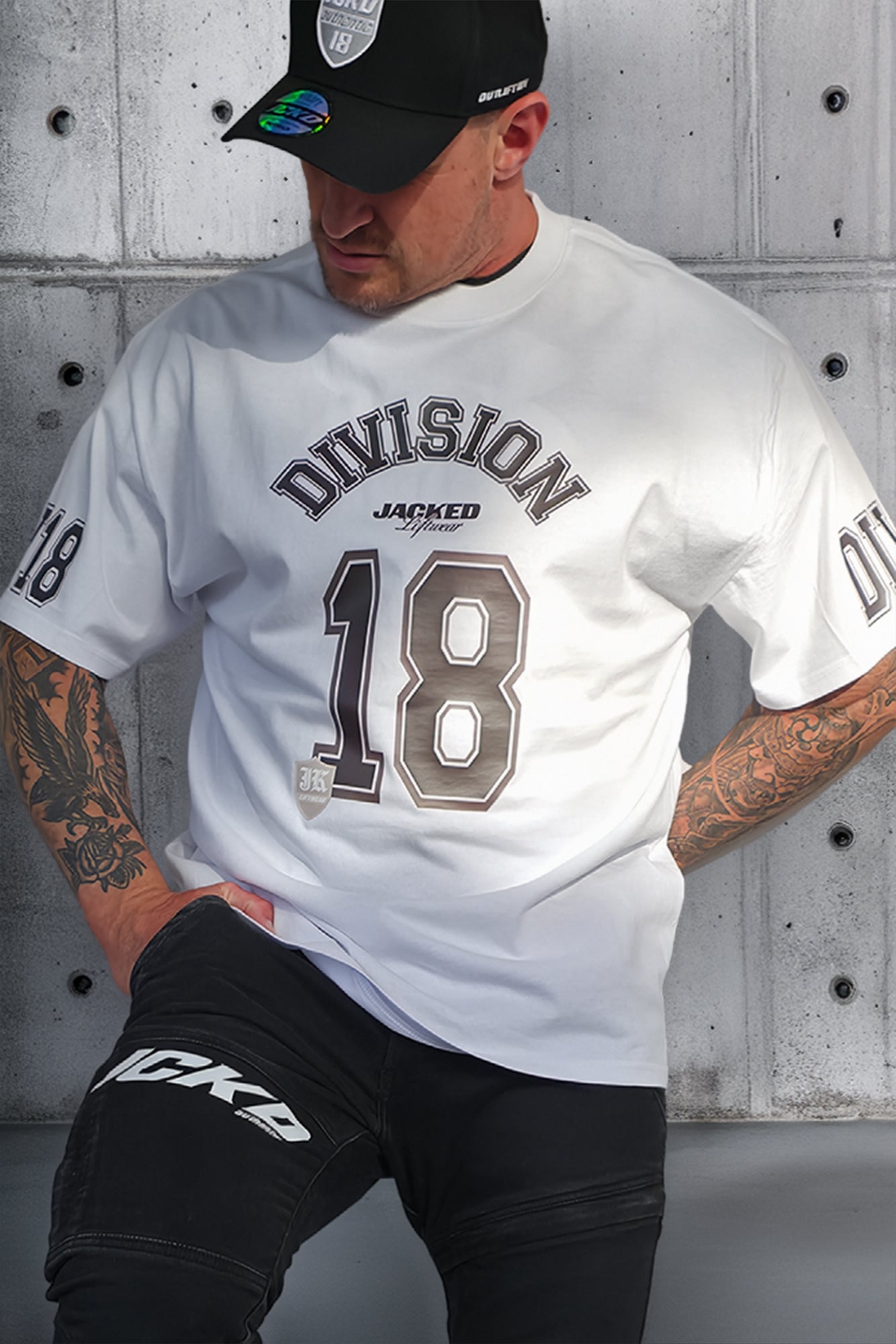 JCKD 4018 Division 18 Oversized Tee white, bold DIV18 graphic on drop shoulder oversized gym tee
