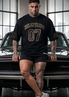 4018 Arnold 07 Oversized Tee black, front, RELENTLESS 07 chest print in gold keyline
